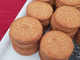 Galletas fritas con mermelada
