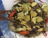 Foto langkah ke 7 dari resep Kukus Asin ikan kembung/pedak pete.