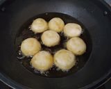 A picture of step 3 of Dahi Vada.