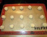 A picture of step 4 of Kiss Cookies.