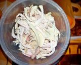 Foto langkah ke 1 dari resep Ayam Suwir Pedas.