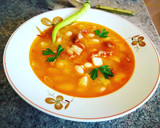 Foto del paso 4 de la receta: Sopa de garrofons con jarrete de cerdo ahumado