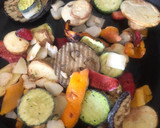 Foto del paso 2 de la receta: Ñoquis con verduras, gulas y huevos de codorniz