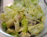 A picture of step 5 of Sake Steamed Surf Clams with Cabbage Made in the Microwave.