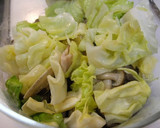 A picture of step 5 of Sake Steamed Surf Clams with Cabbage Made in the Microwave.