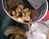 A picture of step 1 of Choco and Banana Shake.