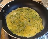 Foto del paso 5 de la receta: Tortilla de calabacín y queso de cabra