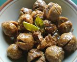 Foto langkah ke 4 dari resep Semur bakso dan ayam.