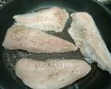 Foto del paso 4 de la receta Merluza a la plancha con bechamel de champiñón