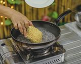 รูปขั้นตอนการทำที่ 3 ของ ผัดมาม่าปลากระป๋อง ประหยัดงบ อิ่มอร่อย อยู่ท้องสุดๆ