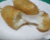 Foto langkah ke 6 dari resep Mozzarella corndog.