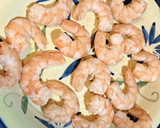 Foto del paso 5 de la receta: Chipirones en su tinta rellenos de langostinos