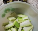A picture of step 1 of சுரைக்காய் மொச்சக் கொட்டை குழம்பு.