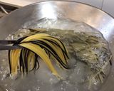 A picture of step 5 of Spaghetti al Nero and Papa Alfredo Pasta with Seafoods.