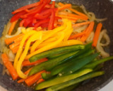 Foto del paso 3 de la receta: Noodles con pollo y gambas