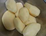 Foto del paso 1 de la receta: Colchón de papas con salsa de verdeo