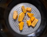 Foto langkah ke 1 dari resep Bola Bola Kabocha.