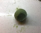 Foto del paso 3 de la receta: Tortellini verde caseros de salmón y salsa de calabaza