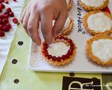 Foto del passaggio 7 della ricetta Crostatine con ricotta e frutta fresca