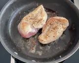A picture of step 1 of Rosmarino, Garlic Chicken Breast With Sour Cream.