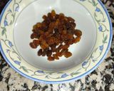 Foto del paso 2 de la receta: Yogur Natural con Colacao 0/0 y Pasas Sultana sin Pepitas