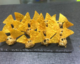 Foto del paso 2 de la receta: Murciélagos 🦇 de queso 🧀 para Halloween 🎃