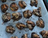 Foto del passaggio 1 della ricetta Cozze denudate gratinate