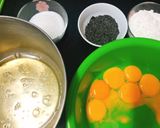 Hình bước làm 1 của món Bánh Cupcake Castella Phomai Mè Đen Cho Bé