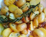 Foto del paso 7 de la receta: Lomo a la salsa de hongos y verdeo con papines al romero