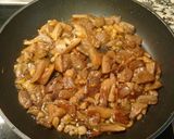 Foto del paso 2 de la receta: Patatas con setas, gulas y huevos rotos