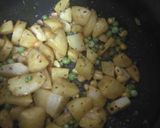 आलू कॉर्न, मटर की सूखी सब्जी (Aloo corn, matar ki sookhi sabzi recipe in hindi) रेसिपी चरण 5 फोटो