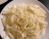 A picture of step 4 of Salt-Baked Onion Salad.
