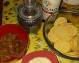 Foto del paso 1 de la receta: Alfajores borrachitos muy fáciles de hacer 👩‍🍳🍫