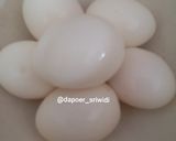 Foto langkah ke 1 dari resep Telur Sambal Tomat Terasi.