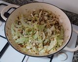 Foto del paso 4 de la receta: Cazuela de calamares con col y garbanzos estofados