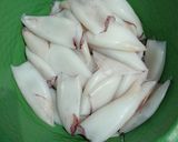 Foto langkah ke 1 dari resep Semur Cumi Bunting Isi Tahu Telur.
