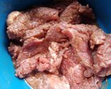 Foto del paso 1 de la receta: Bistec de res encebollado (suave por dentro)