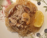 Foto del paso 4 de la receta: Vermicelli con gambas, gulas y setas shiitake
