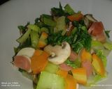 Foto langkah ke 4 dari resep Tumis sawi jamur.