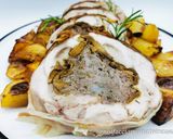 Foto del passaggio 7 della ricetta Coniglio ripieno di Funghi e Salsiccia al Forno