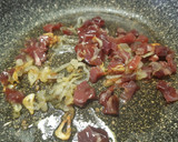 Foto del paso 7 de la receta: Albóndigas en salsa de champiñones o Shiitake, con guisantes y jamón