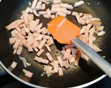 Foto del paso 2 de la receta: Tortilla de arroz con bacon y judías (bajocas)