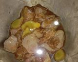 รูปขั้นตอนการทำที่ 3 ของ ไก่นึ่งเกาลัดสไตล์อันฮุย (Anhui-Style Steamed Chicken and Chestnuts)
