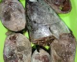 Foto langkah ke 1 dari resep Asam Keueng Khas Aceh (Ikan Tongkol Asem Pedas).