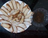 Hình bước làm 3 của món Ức gà xíu, ăn kèm với mì sợi vàng vẫn ngon như mì vàng thịt heo xíu