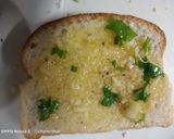 ગાર્લિક બ્રેડ (Garlic Bread Recipe In Gujarati) રેસીપી સ્ટેપ2ફોટો