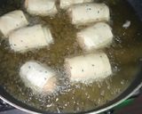 A picture of step 4 of Potato Roll Samosa.