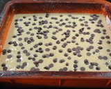 Foto del paso 2 de la receta: Torta de vainilla con chips y cobertura de chocolate