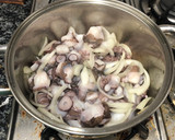 Foto del paso 2 de la receta: 206. Pulpo estofado con vino (principal pescado)