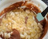 Foto del paso 4 de la receta: Budín de bananas y pera con cubierta crocante de chocolate